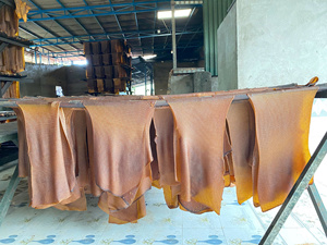 ราคาขายส่ง ยางพาราธรรมชาติยี่ห้อ NGOC CHAU รุ่น RSS3 แบบริบบิ้นรมควัน เกรดขึ้นรูปพื้นรองเท้า มาตรฐานเวียดนาม น้ำหนัก 33.3 กก. ความสูง 33.3 ซม. - Product Image 2