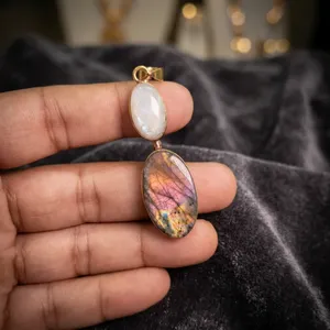 Pendentif en laiton et labradorite en gros |   Pendentif en pierre précieuse naturelle - Product Image 1