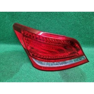 Feu arrière gauche d'occasion Equus 924013N000 - Product Image 1