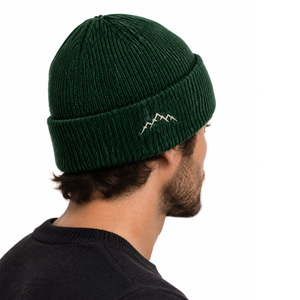 Gorro de punto verde oscuro con logotipo Mountain Line, muy popular, cálido para invierno, minimalista, para exteriores, unisex. - Product Image 3