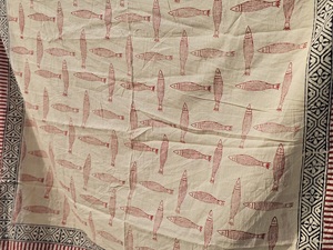 Paréo en coton imprimé à la main motif poisson rouge beige, paréo de plage imprimé à la main motif poisson rouge beige - Product Image 4