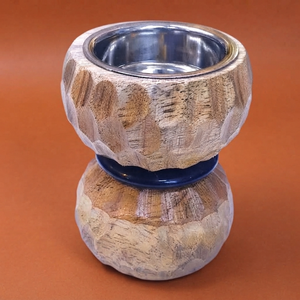Soporte de madera tallada para quemador de incienso con forma de reloj de arena, anillo decorativo azul y copa metálica para aromas - Product Image 1