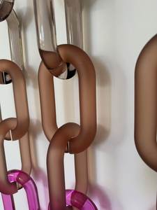 Escultura de Cadena de Resina Hecha a Mano, Forma Irregular, Decoración de Arte Moderno, Pieza Coleccionable - Product Image 2