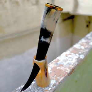 Corne à boire de luxe en corne de bœuf véritable, polie, style Viking, décoration en corne animale, provenance Inde - Product Image 1
