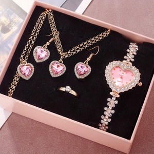 192012 Ensemble Montre à Quartz Cœur pour Femme avec Bracelet et Bagues Bijoux - Product Image 1