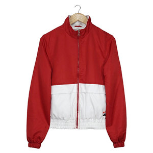 Chaqueta Swift Chiefs con Forro Suave Tipo Paracaídas, Cuello Alto, Cierre de Cremallera, Puños Elásticos, Chaqueta Varsity Roja y Blanca - Product Image 1