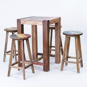 Eleve las reuniones al aire libre con el moderno juego de bar KAG TAB35 de teca reciclada, que incluye taburetes duraderos y una elegante mesa para sala de estar. - Product Image 2