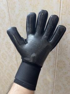 Guantes de Portero Profesionales Ajustables para Exteriores, Látex Alemán de 4mm con Corte Negativo y Cierre de Velcro - Product Image 4