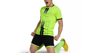 Uniforme de football de haute qualité pour adultes, vente en gros, uniforme de football personnalisé respirant pour hommes, maillot et short - Product Image 5