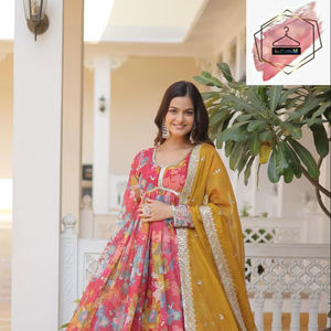 Vestido rosa con estampado digital, bordado ruso en seda, con lentejuelas Zari y dupatta. - Product Image 1