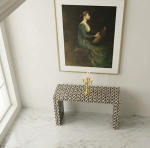 Console décorative moderne en bois massif avec base ouverte pour entrée et salon - Product Image 3