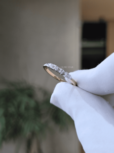 Bague à cinq pierres en diamant de laboratoire taille émeraude 0,35 ct avec accents latéraux en or marquise, bijoux fins minimalistes pour mariage pour femme - Product Image 2