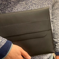 Housse d'ordinateur portable en cuir véritable de haute qualité, personnalisée, cousue à la main, couleur personnalisée, logo personnalisé pour Pro LLS-0071