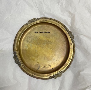 Plateau de service vintage en laiton avec bordure décorative embossée, plat décoratif traditionnel en laiton pour mariage et table à manger - Product Image 2