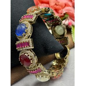 Magnifique bracelet en laiton plaqué or avec charme en moissanite pour femmes, idéal pour les mariages, les fiançailles et les soirées - Product Image 1