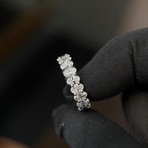 Anillo de Eternidad Ovalado de Oro Blanco de 14K con Diamantes de 0.20 Ct Cada Uno, Cultivados en Laboratorio, Certificados por IGI, Joyería de Boda Premium - Product Image 2