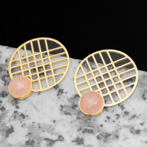 Boucles d'oreilles modernes plaquées or 18 carats avec pierre précieuse en quartz rose naturel – Boucles d'oreilles à clous tendance pour femmes – Cadeau pour elle - Product Image 5