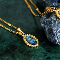 Collier unisexe en acier inoxydable plaqué or style Bohème avec chaîne Figaro et pendentif Fritillaire en coquillage naturel coloré pour mariages et fêtes