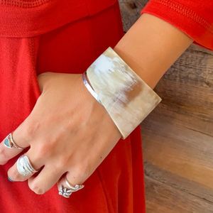 Bracelet en corne de buffle naturelle polie, écologique, fait main, ensemble de bracelets en corne - Product Image 5