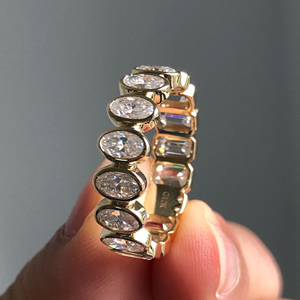 แหวนเพชรทรงรีและทรงมรกต 1 กะรัต รุ่น Iced Jewelz ขายดี ชุบทองคำขาว 14K สำหรับเธอ ได้รับการรับรองจาก IGI - Product Image 5
