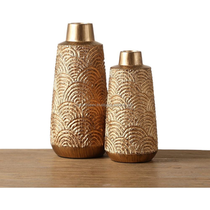 Vase à fleurs en aluminium moulé plaqué or de forme géométrique, vase en métal de couleur personnalisée pour la décoration intérieure de luxe, nouveau design fabriqué à la main - Product Image 4