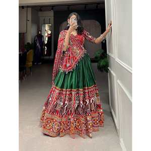 TRENDING BEURRE SOIE IMPRIMÉ NUMÉRIQUE MIROIR TRAVAIL LEHENGA CHOLI AVEC DUPATTA VERT - Product Image 1