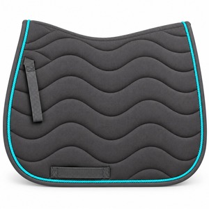 Almohadillas versátiles para sillas de montar hechas con relleno ligero, tela transpirable y acabados elegantes para trabajo en establos y actividades al aire libre. - Product Image 6