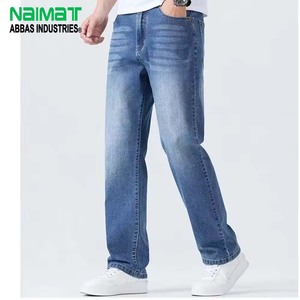 กางเกงยีนส์เดนิมทรงหลวมคลาสสิกสำหรับผู้ชาย ระดับพรีเมียม สีน้ำเงินกลาง ทรงขาตรง ระบายอากาศได้ดี ผลิตจากผ้าฝ้ายผสม มีกระเป๋าห้าช่อง สไตล์ลำลองแฟชั่น - Product Image 1