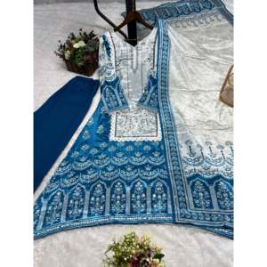 Magnifique ensemble haut-bas et dupatta en satin avec imprimé numérique et travail manuel en miroir véritable - Product Image 1