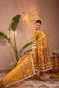 Conjunto de Kurti Anarkali Amarillo con Estampado Floral 100% Algodón para Mujer, con Ribete de Encaje, Transpirable, Vestido Tradicional Indio - Product Image 2