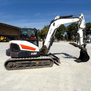 Excavatrice compacte de 8,5 tonnes pour applications utilitaires et travaux routiers - Product Image 3