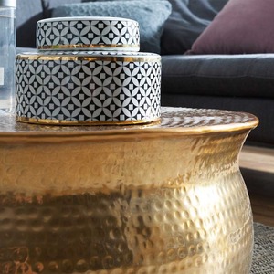 Mesa de Centro Redonda Hecha a Mano de 75 cm de Diámetro, Diseño Contemporáneo, Mueble de Salón con Superficie Metálica, Apariencia Moderna - Product Image 6