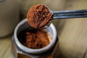 กาแฟเวียดนามออร์แกนิกบดแห้ง สารไล่แมลงและยุงจากธรรมชาติ สำหรับครัวเรือน จำหน่ายแบบขายส่ง - Product Image 4