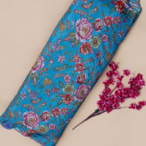 Tissu en crêpe naturel bleu aqua brodé de fleurs avec des paillettes, motif botanique Paisley, pour vêtements de plage, vêtements pour femmes et couture - Product Image 3