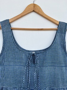 Vestido de algodón con estampado de cuadros azules estilo bohemio para mujer, sin mangas, holgado, con volantes, ideal para verano, para venta al por mayor. - Product Image 2