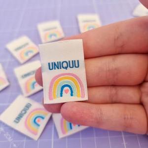 Étiquettes en tissu personnalisées OEM à logo sur mesure, très demandées, pour vêtements – Étiquette tissée écologique pour le dos du T-shirt - Product Image 1