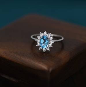 แหวนเงินแท้ประดับบลูโทแพซแท้จากสวิสและเพชร CZ ทรงฮาโล แหวนโทแพซธรรมชาติ แหวนซ้อนกันได้ - Product Image 1