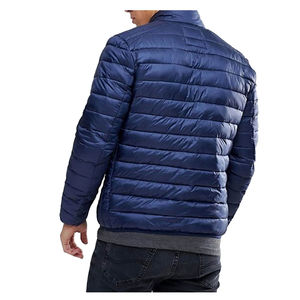 Veste matelassée de style urbain pour homme, conçue pour une meilleure rétention de la chaleur, idéale pour les tenues décontractées et le confort au quotidien en ville en hiver. - Product Image 2