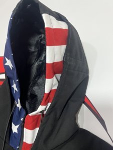 ชุดเซ็ตซอฟต์เชลล์ปักลายแบบกำหนดเอง ผ้าไนลอนโพลีเอสเตอร์ เสื้อแจ็คเก็ตกันลมแบบซิป มีฮู้ดสองชั้น และกางเกงขายาว - Product Image 6