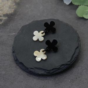 Abalorios de Cuerno de Búfalo Hechos a Mano con Forma de Flor, Ecológicos, en Color Negro y Crema, Artesanía Natural de Moda Moderna - Product Image 2