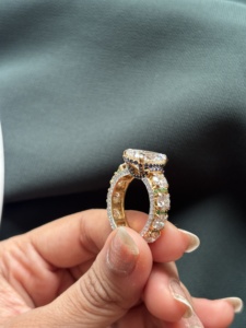 แหวนเพชรทรงลูกแพร์และทรงกลม ทองคำขาว 14k เพชรเลี้ยงในห้องปฏิบัติการ รับรองโดย IGI เครื่องประดับหมั้นสุดหรู ประกายเปล่งประกาย งดงามเหนือกาลเวลา - Product Image 4