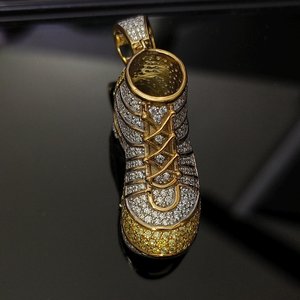 Colgante de Zapato Jordan con Moissanita, Colgante de Plata 925, Colgante de Zapatilla Bicolor con Incrustaciones de Diamantes, Joyería Hip Hop, Regalos para Amantes del Deporte y Atletas - Product Image 3