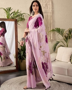 Sari de Diseño KV para Mujer, en Georgette Color Malva con Estampado, con Blusa sin Coser - Product Image 1