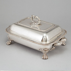 Sopera ovalada clásica de plata con elegantes bordes gadronados y asa decorativa en forma de concha, disponible a precios de mayorista. - Product Image 4