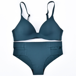 Ensemble de bikini personnalisé pour femme, vert sarcelle, avec haut dos nu à col en V croisé sur le devant et bas à coupe haute à lacets latéraux, vente en gros - Product Image 3