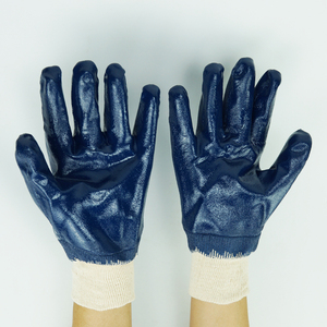 Gants de travail en nitrile durables avec une adhérence fiable, une conception sans silicone qui évacue l'humidité, épaisseur de 10 mil, dotés de matériaux flexibles - Product Image 3