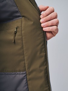 Veste coupe-vent décontractée haut de gamme avec logo personnalisé par transfert thermique, vêtements de randonnée légers, veste zippée pour l'extérieur - Product Image 4