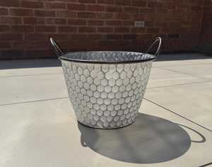 Jardinière rustique en métal galvanisé, patine blanche, faite à la main, grande jardinière d'extérieur, pot galvanisé pour plantes - Product Image 2