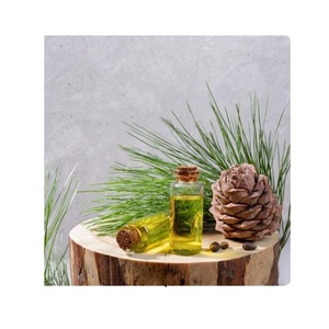 Huile essentielle de cèdre en vrac pour la fabrication industrielle de parfums, la fabrication de savons, la production de bougies et les cosmétiques - Product Image 1