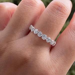 Anillo de Eternidad de Diamantes Cultivados en Laboratorio de Lujo, Platino, Completamente Pavimentado, Certificado IGI, Claridad VVS-VS, 0.20ct, Anillo de Boda Apilable - Product Image 4